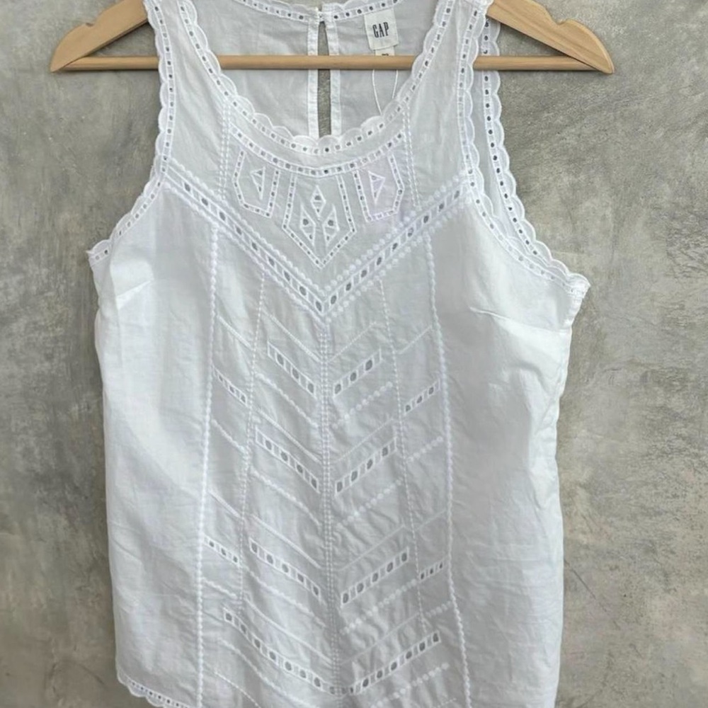 GAP Cream eyelet Lace Top